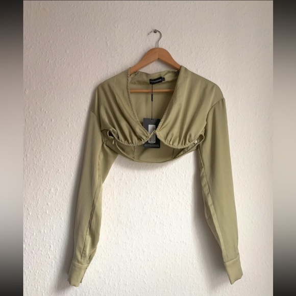 PrettyLittleThing Tops - Bnwt pretty little thing size 8 satin sage green top